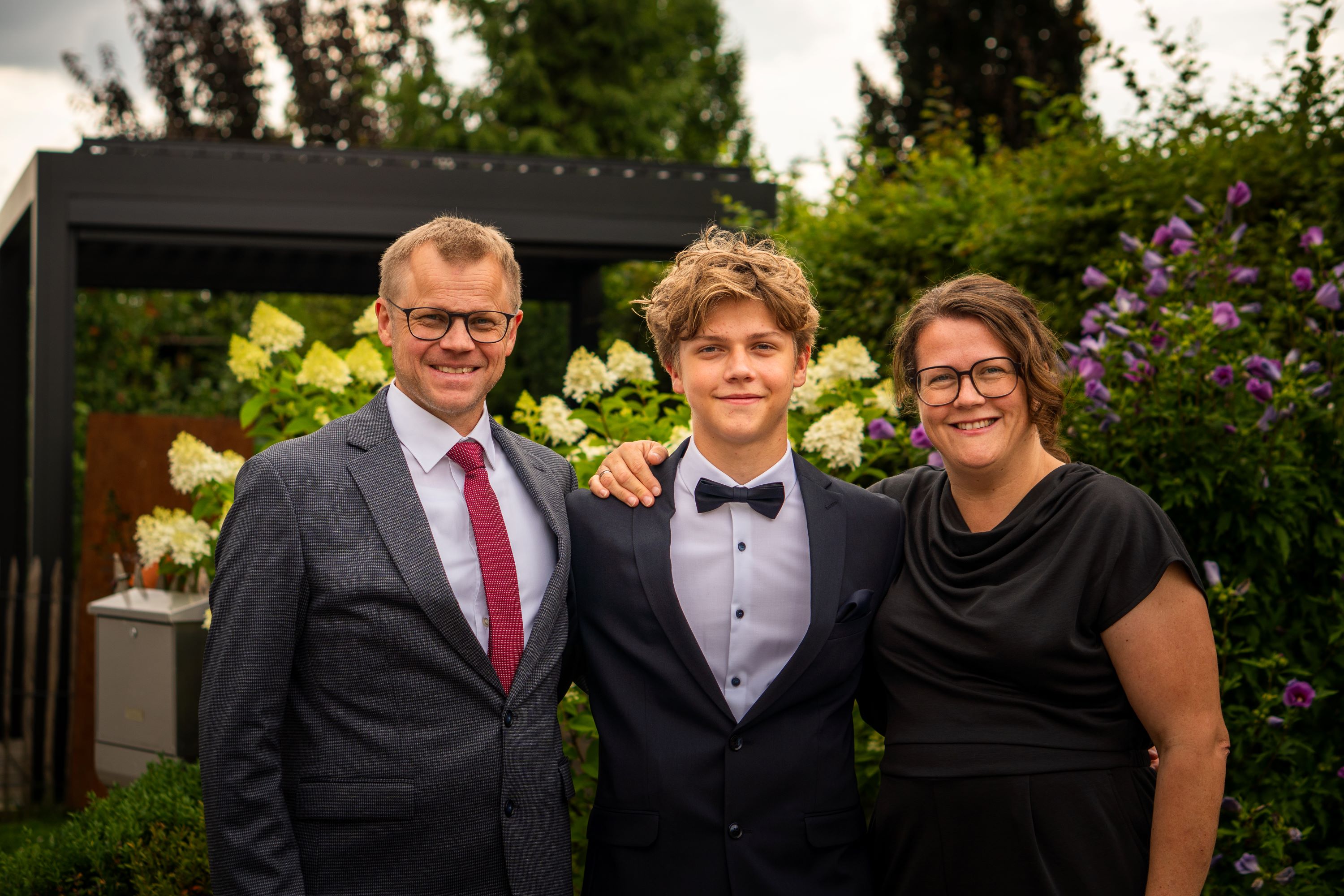 Familienportrait im Anzug